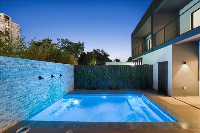 3187 SW 23rd St B, Miami, FL 33145