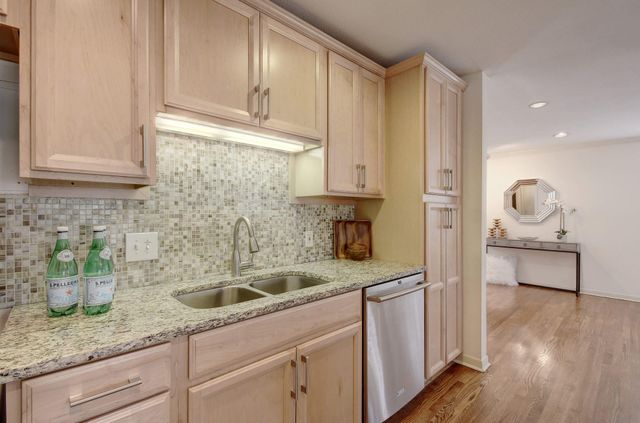 1909 WINSTED LN, Austin, TX 78703