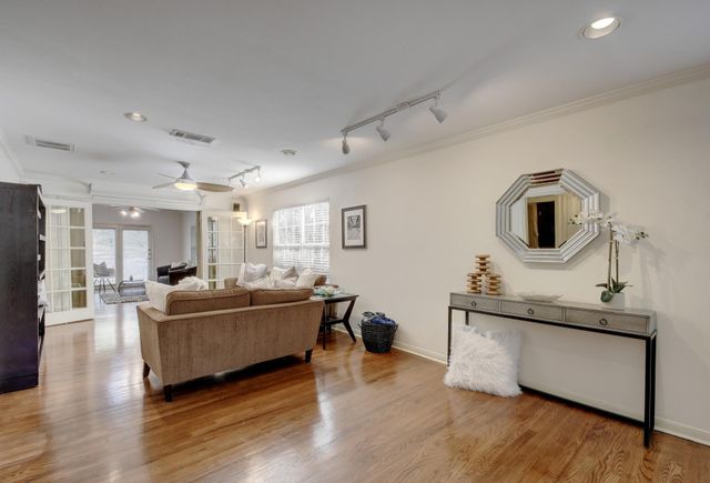 1909 WINSTED LN, Austin, TX 78703