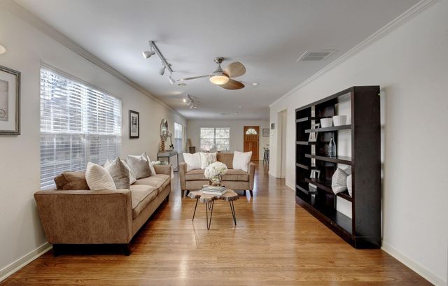 1909 WINSTED LN, Austin, TX 78703