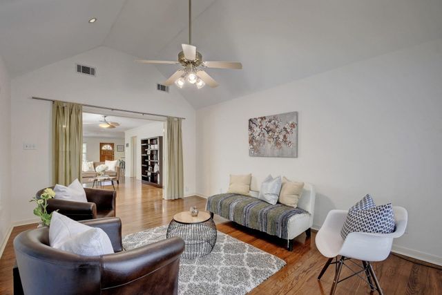 1909 WINSTED LN, Austin, TX 78703