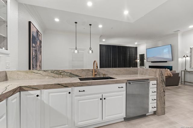 123 Eaton St Apt 102, San Antonio, TX 78209