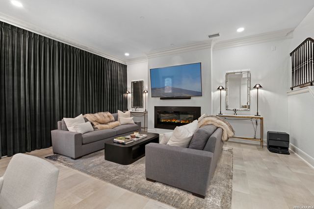 123 Eaton St Apt 102, San Antonio, TX 78209