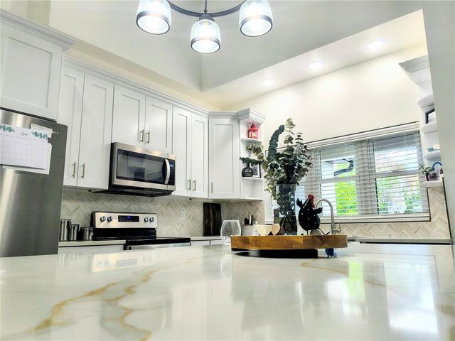 1070 LAKE ARIANA BOULEVARD, Auburndale, FL 33823