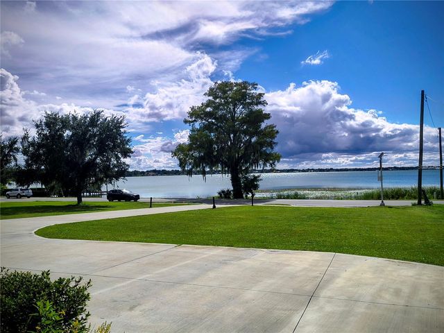 1070 LAKE ARIANA BOULEVARD, Auburndale, FL 33823