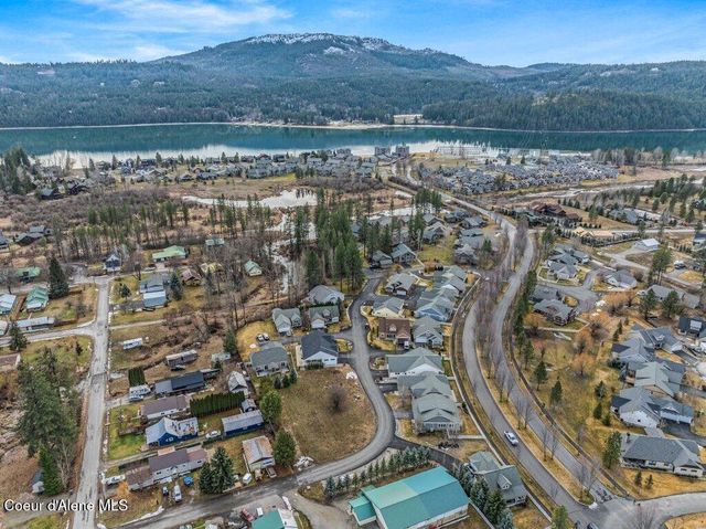 407 Becker LN, Dover, ID 83825