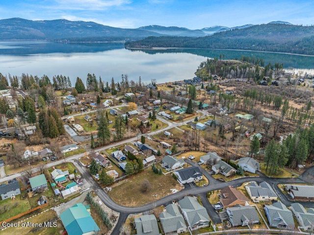 407 Becker LN, Dover, ID 83825