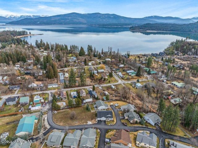 407 Becker LN, Dover, ID 83825
