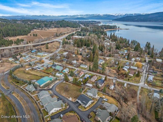 407 Becker LN, Dover, ID 83825