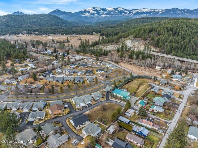 407 Becker LN, Dover, ID 83825