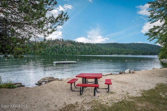 407 Becker LN, Dover, ID 83825