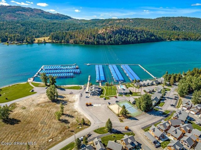 407 Becker LN, Dover, ID 83825