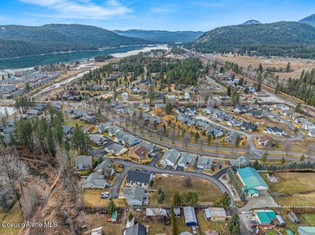 407 Becker LN, Dover, ID 83825