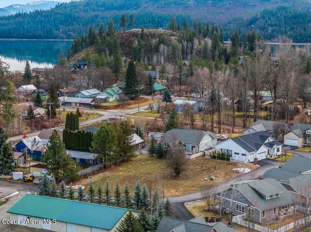 407 Becker LN, Dover, ID 83825
