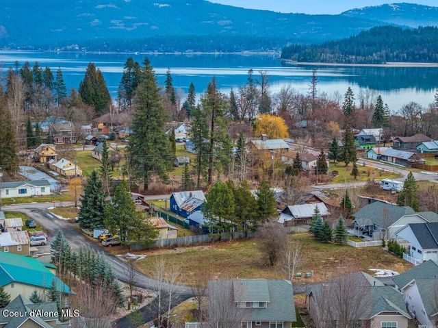 407 Becker LN, Dover, ID 83825