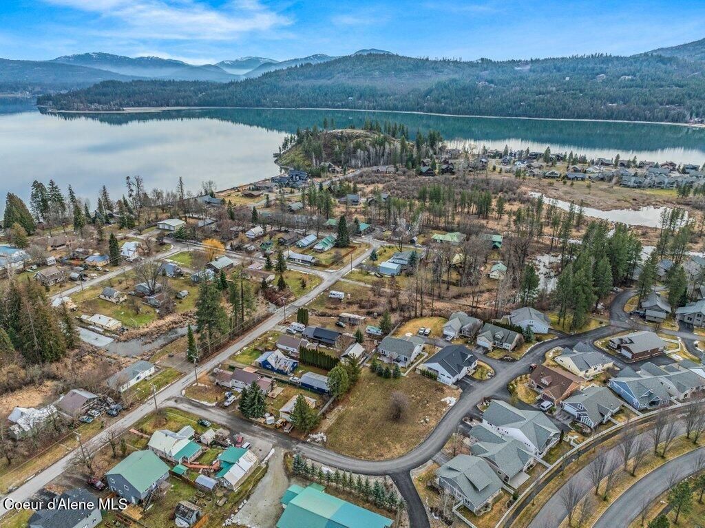 407 Becker LN, Dover, ID 83825