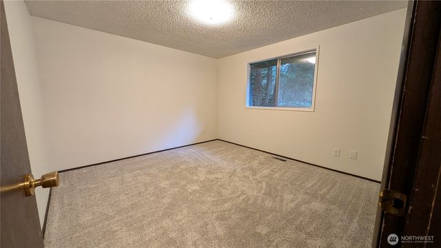 16826 41st Street E, Lake Tapps, WA 98391