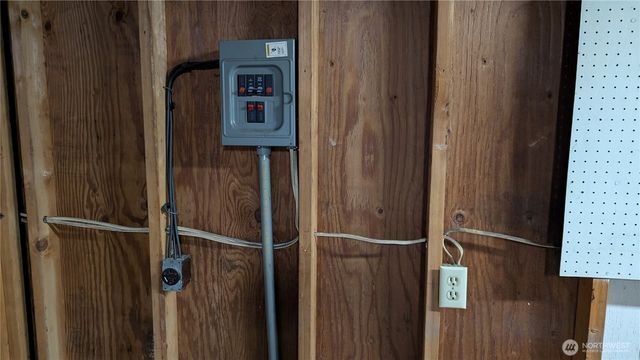 16826 41st Street E, Lake Tapps, WA 98391