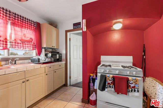 808 W Imperial Highway, Los Angeles, CA 90044