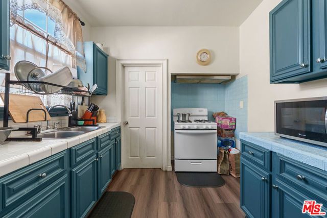 808 W Imperial Highway, Los Angeles, CA 90044