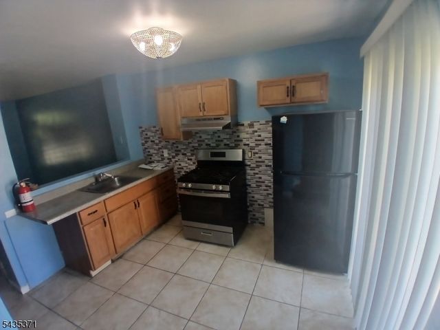 21 Holland St 21, Newark City, NJ 07103