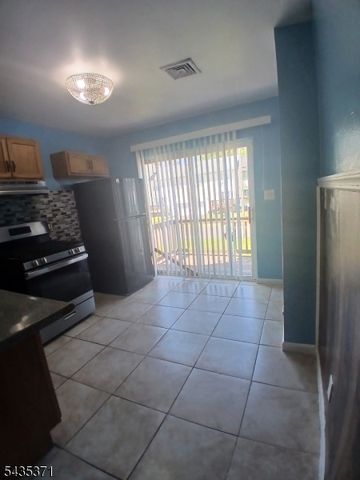 21 Holland St 21, Newark City, NJ 07103