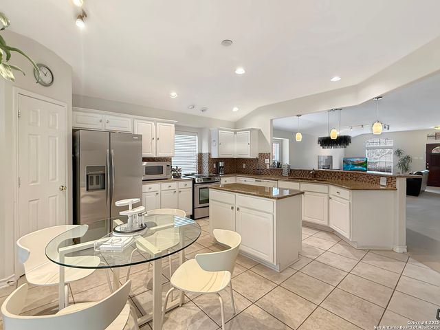 1123 Willow Knl, San Antonio, TX 78258