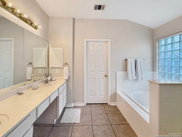 1123 Willow Knl, San Antonio, TX 78258