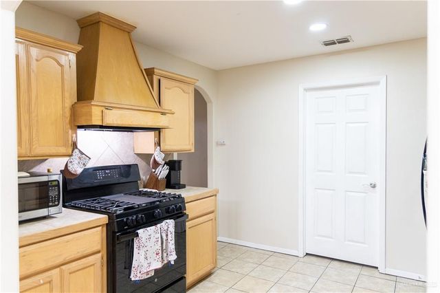 413 W Adams Avenue, Alton, TX 78573