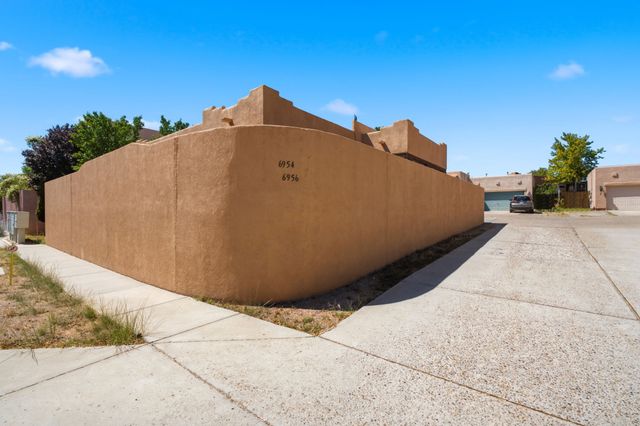 6954 Golden Mesa, Santa Fe, NM 87507