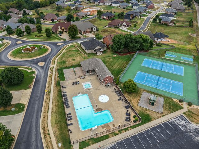 1506 W Silver Oak Drive, Springfield, MO 65810