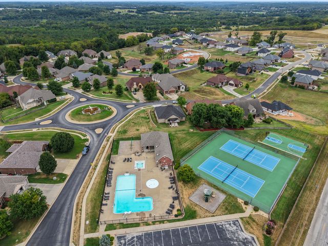 1506 W Silver Oak Drive, Springfield, MO 65810