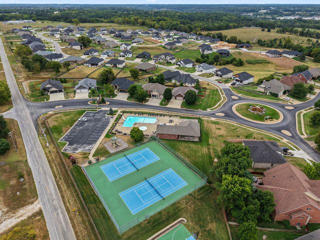 1506 W Silver Oak Drive, Springfield, MO 65810