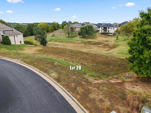 1506 W Silver Oak Drive, Springfield, MO 65810