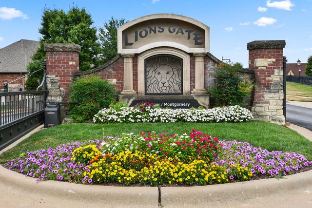 1506 W Silver Oak Drive, Springfield, MO 65810