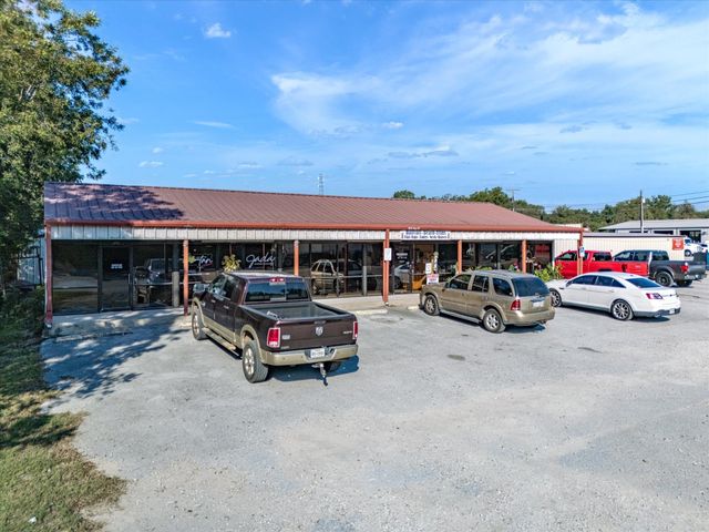 300 S State Highway 101, Chico, TX 76431