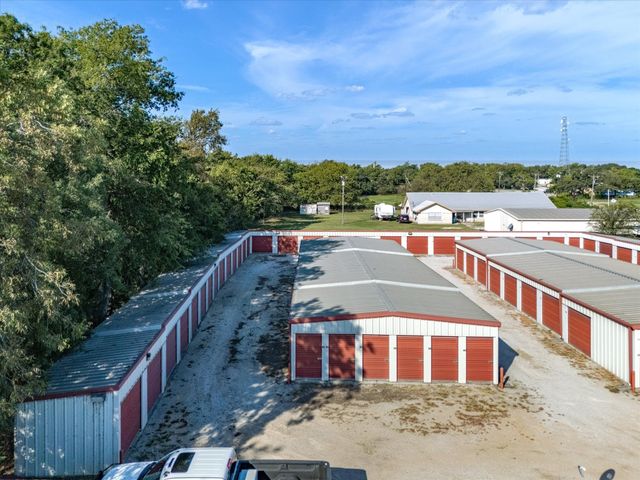 300 S State Highway 101, Chico, TX 76431