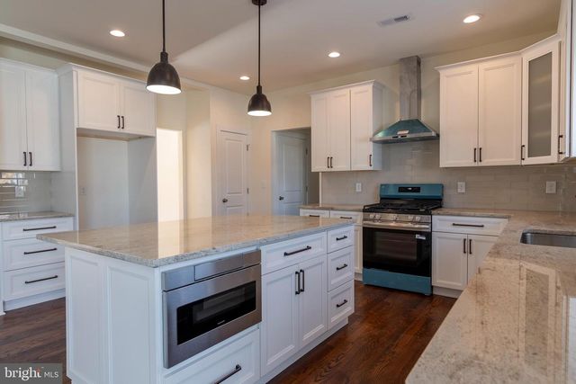 38 AVENUE I, Monroe Twp, NJ 08831