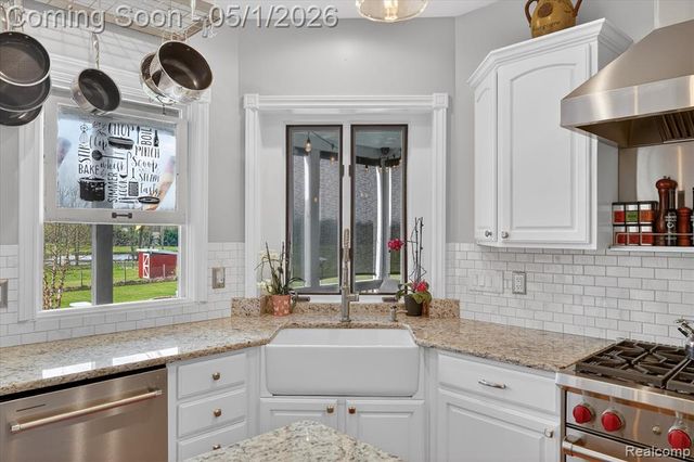 2164 E Allen Road, Howell, MI 48855