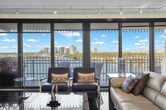 1 Grove Isle Dr A1110, Miami, FL 33133