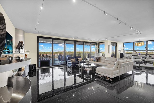 1 Grove Isle Dr A1110, Miami, FL 33133