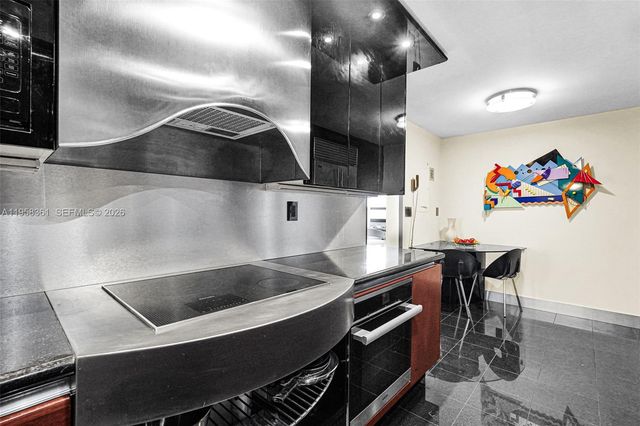 1 Grove Isle Dr A1110, Miami, FL 33133