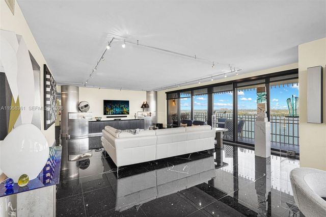 1 Grove Isle Dr A1110, Miami, FL 33133