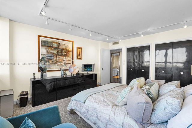 1 Grove Isle Dr A1110, Miami, FL 33133