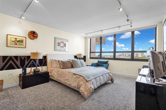 1 Grove Isle Dr A1110, Miami, FL 33133