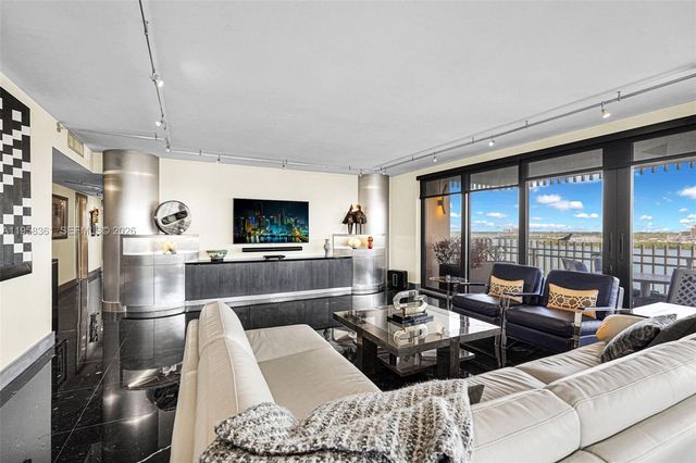 1 Grove Isle Dr A1110, Miami, FL 33133