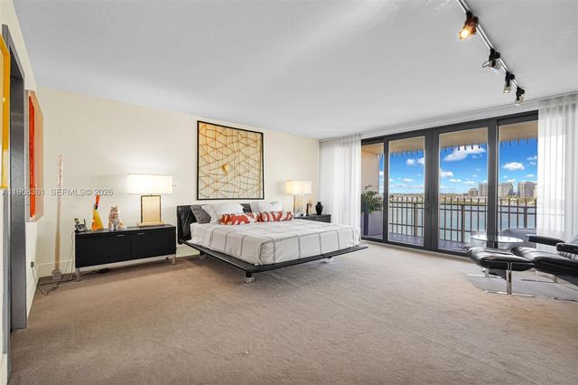 1 Grove Isle Dr A1110, Miami, FL 33133