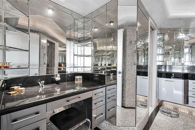 1 Grove Isle Dr A1110, Miami, FL 33133