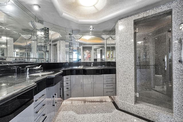 1 Grove Isle Dr A1110, Miami, FL 33133