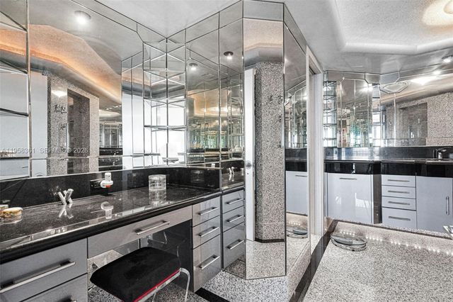 1 Grove Isle Dr A1110, Miami, FL 33133